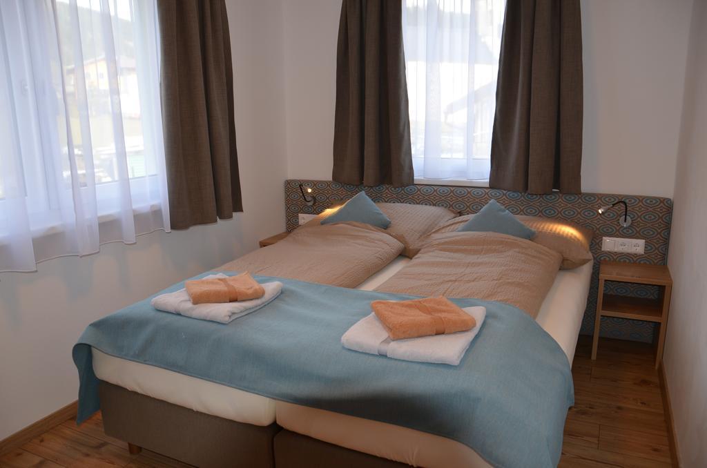Apartment Haus Van Der Leij Russbach am Pass Gschütt Oda fotoğraf